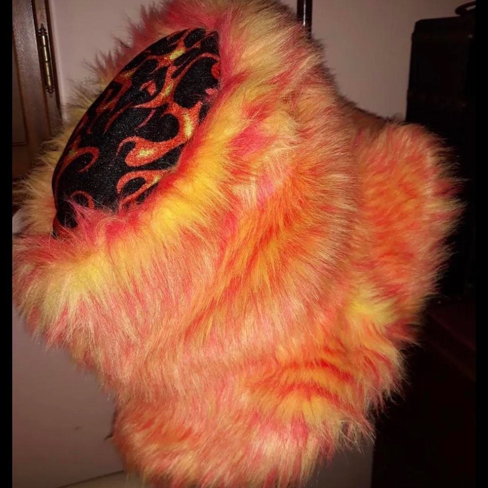 HOT TOPIC Flame
Orange Fur Floppy HAT